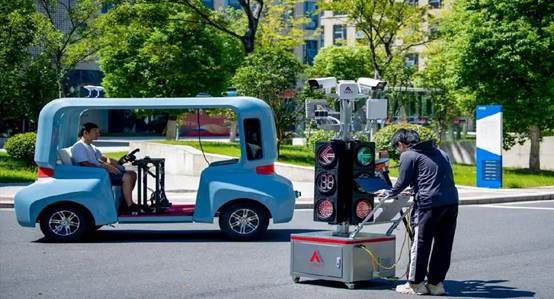 智能網(wǎng)聯(lián)汽車技術(shù)專業(yè)中的計(jì)算機(jī)輔助設(shè)備修理理論與實(shí)踐